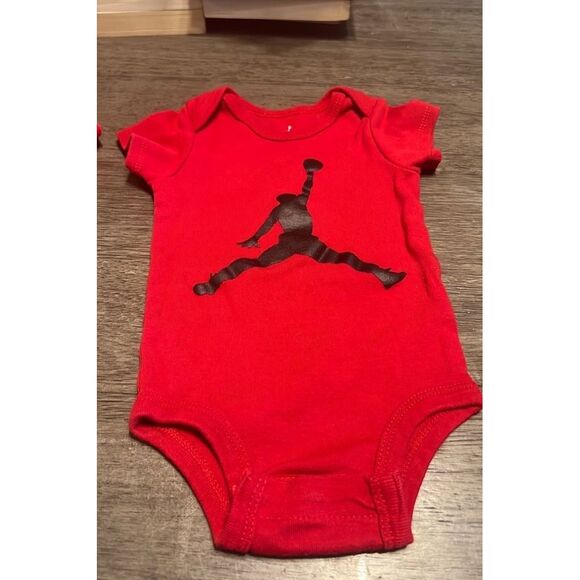 Jordan‎ onesie - Picture 1 of 2